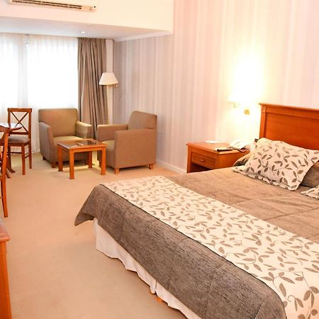 Howard Johnson Rio Ceballos Hotel Y Casino Екстериор снимка