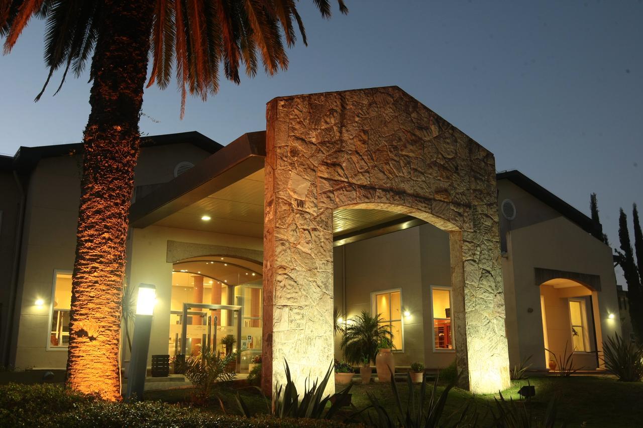 Howard Johnson Rio Ceballos Hotel Y Casino Екстериор снимка